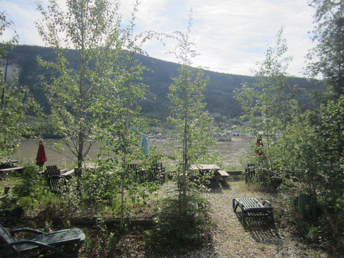 Dawson City River Hostel Экстерьер фото
