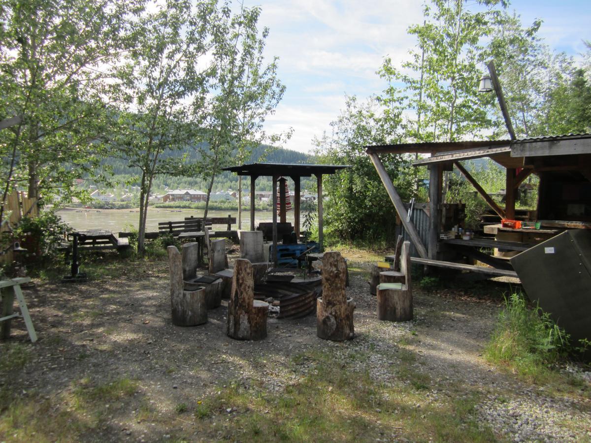 Dawson City River Hostel Экстерьер фото