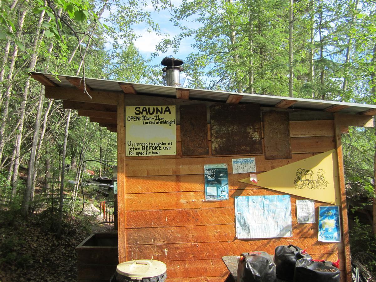 Dawson City River Hostel Экстерьер фото